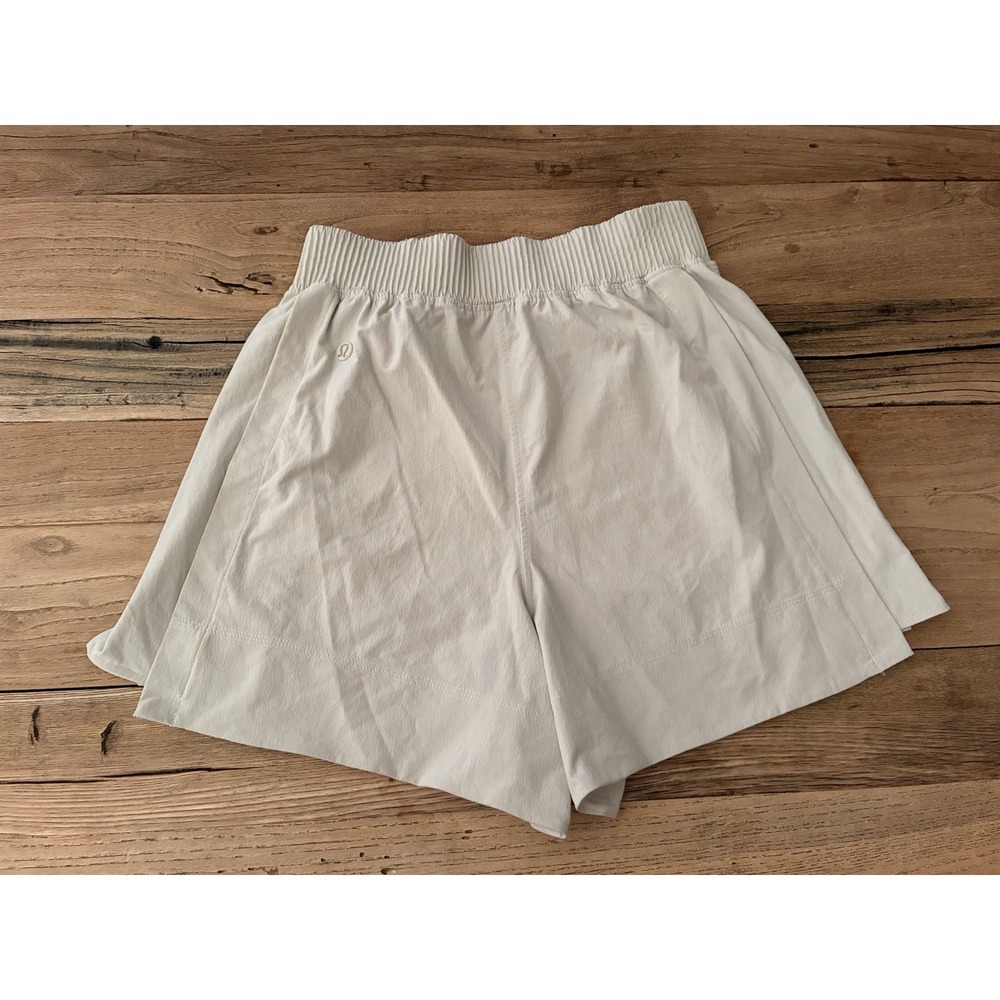 Lululemon Size XS Stretch Woven Relaxed-Fit High-Rise Short 4" - Picture 4 of 7